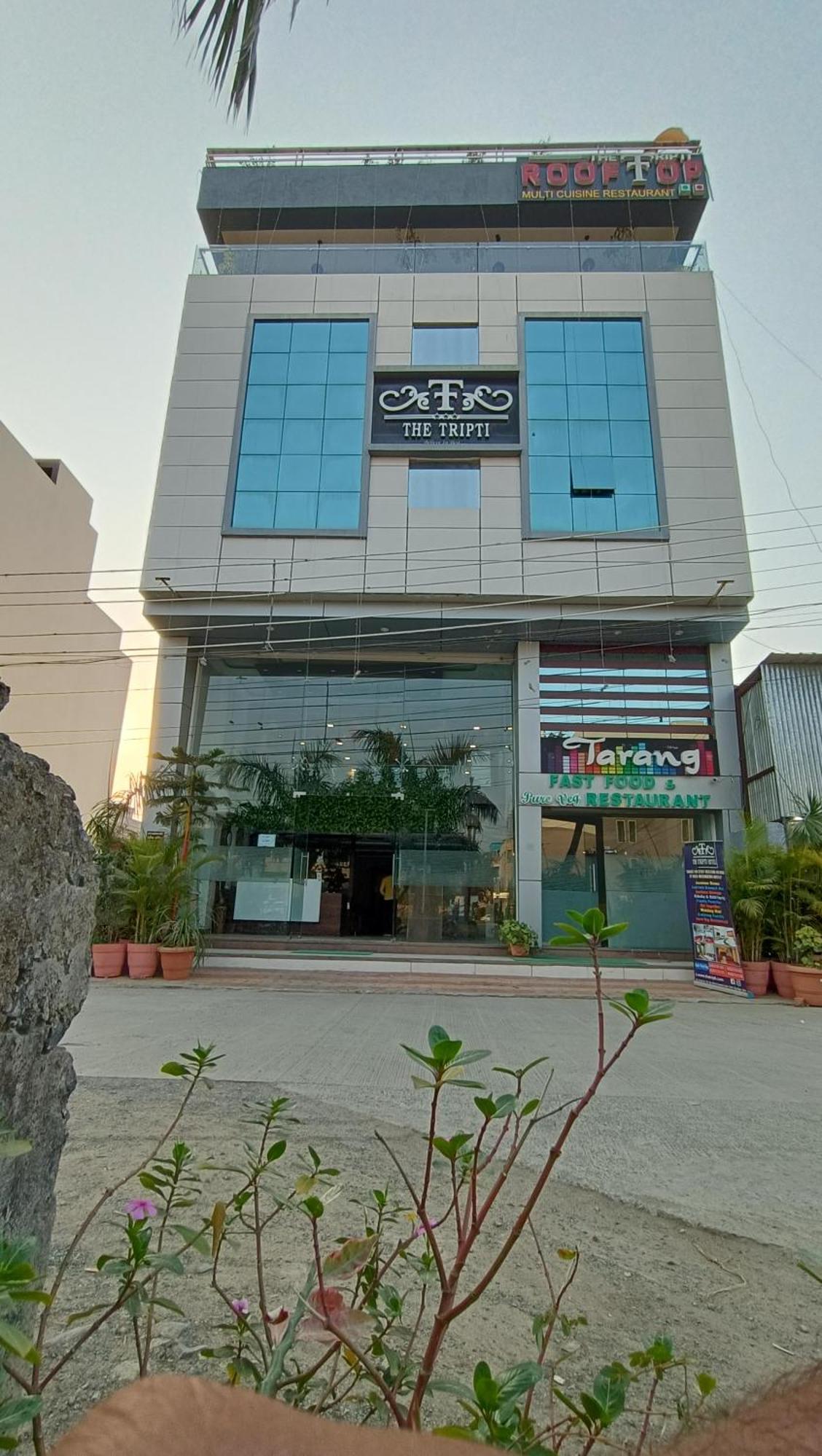 The Tripti Hotel & Banquets Indore Exterior foto